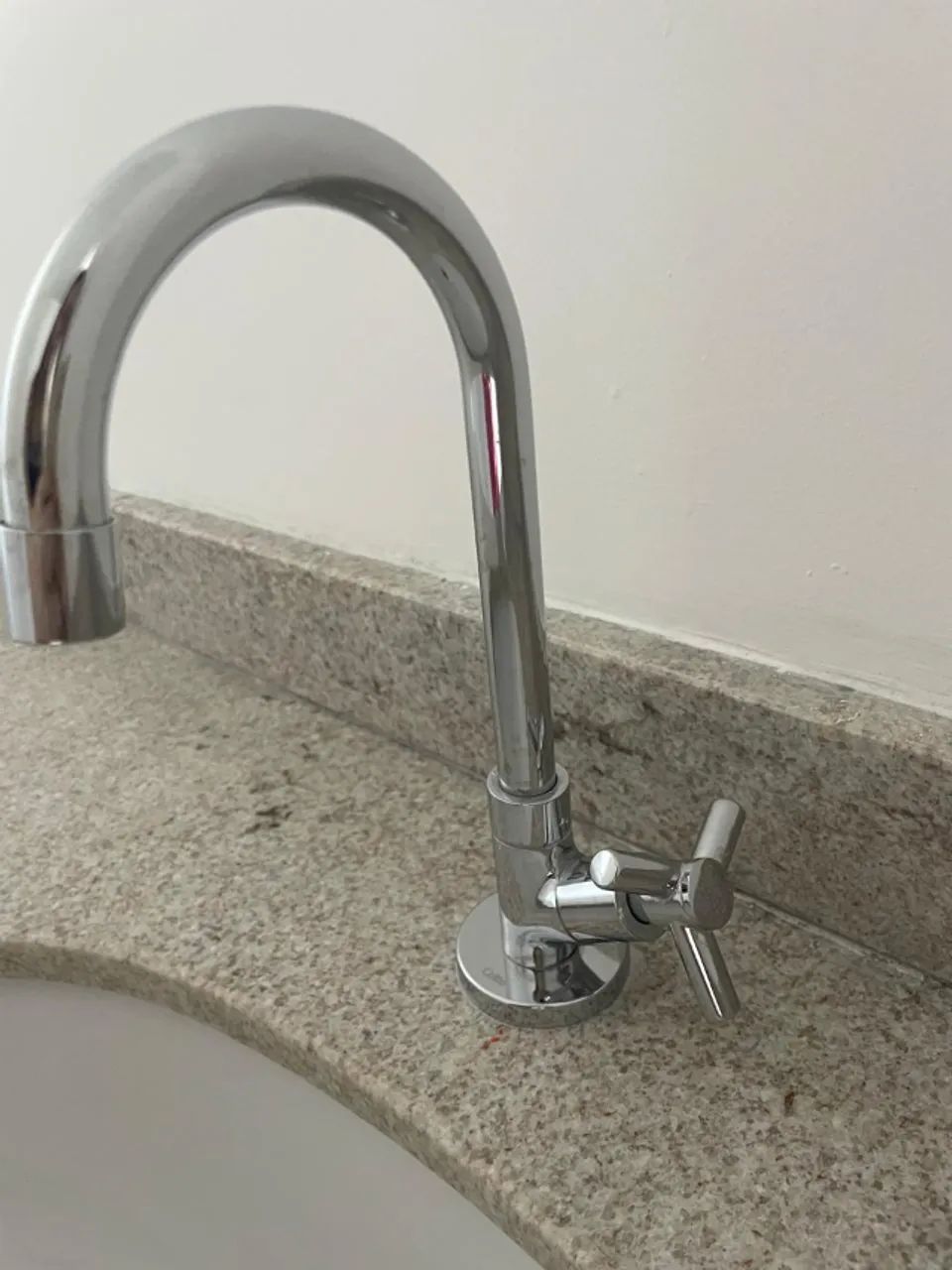 Pia de Granito Itaúnas para Lavabo com Cuba Celite/Roca - 1,81x0,47 - Foto 2