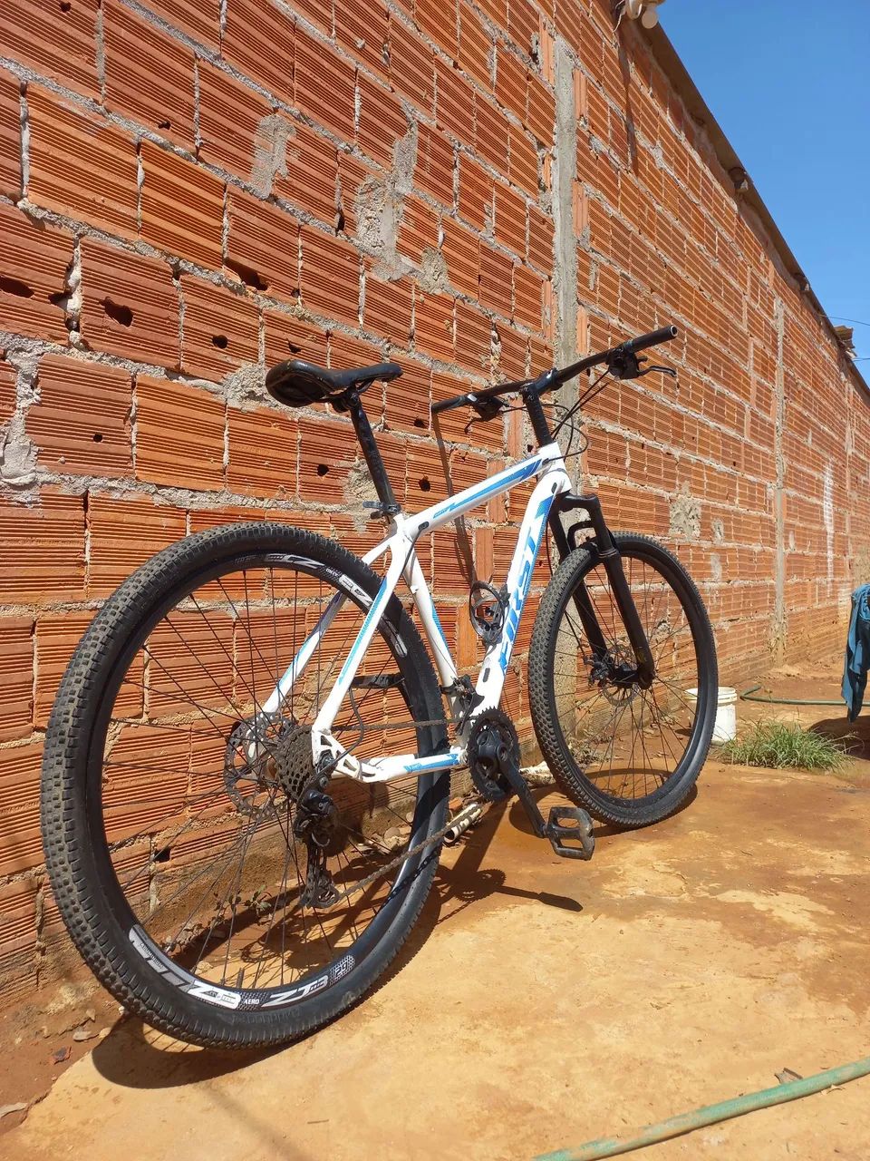 Bicicleta aro29 semi nova - Foto 3