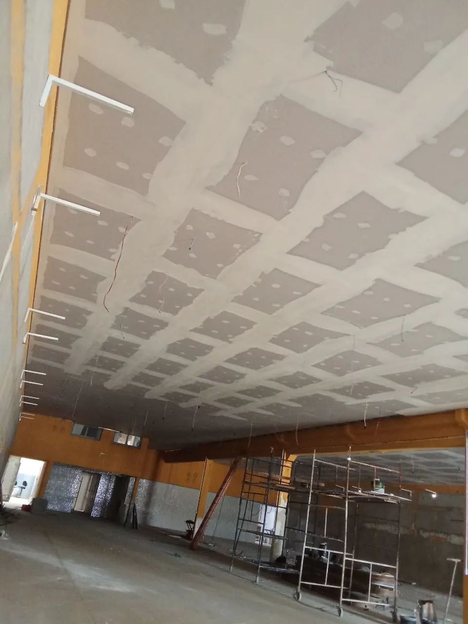 Forro e divisória de drywall para sua construção