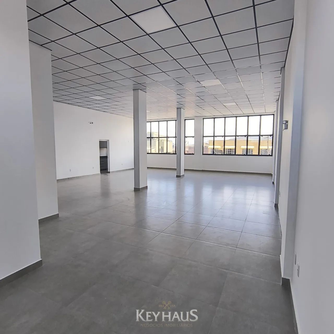 Sala Comercial no 2º Piso | Av. Campos Novos - Itajaí - SC