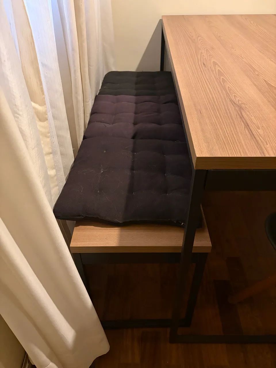 Mesa com cadeiras e banco - Foto 3