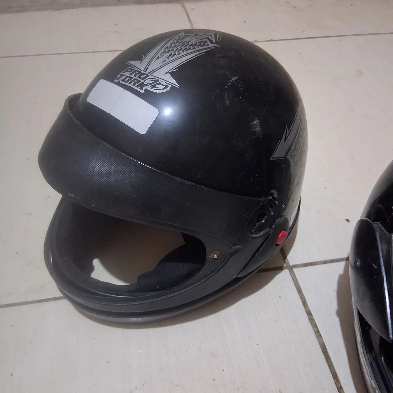 Vendo esses capacetes no precinho 