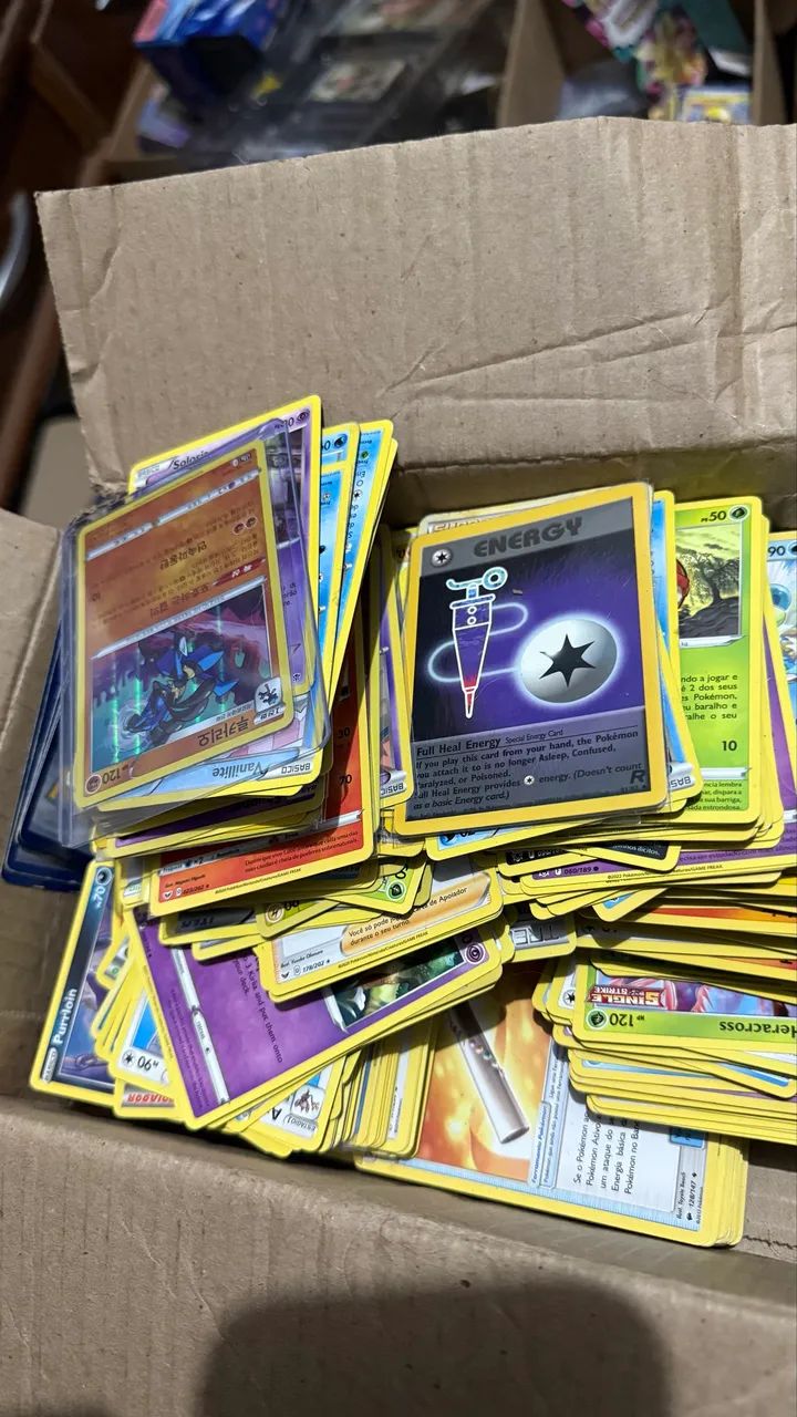 Mais de 200 cartas de Pokémon 