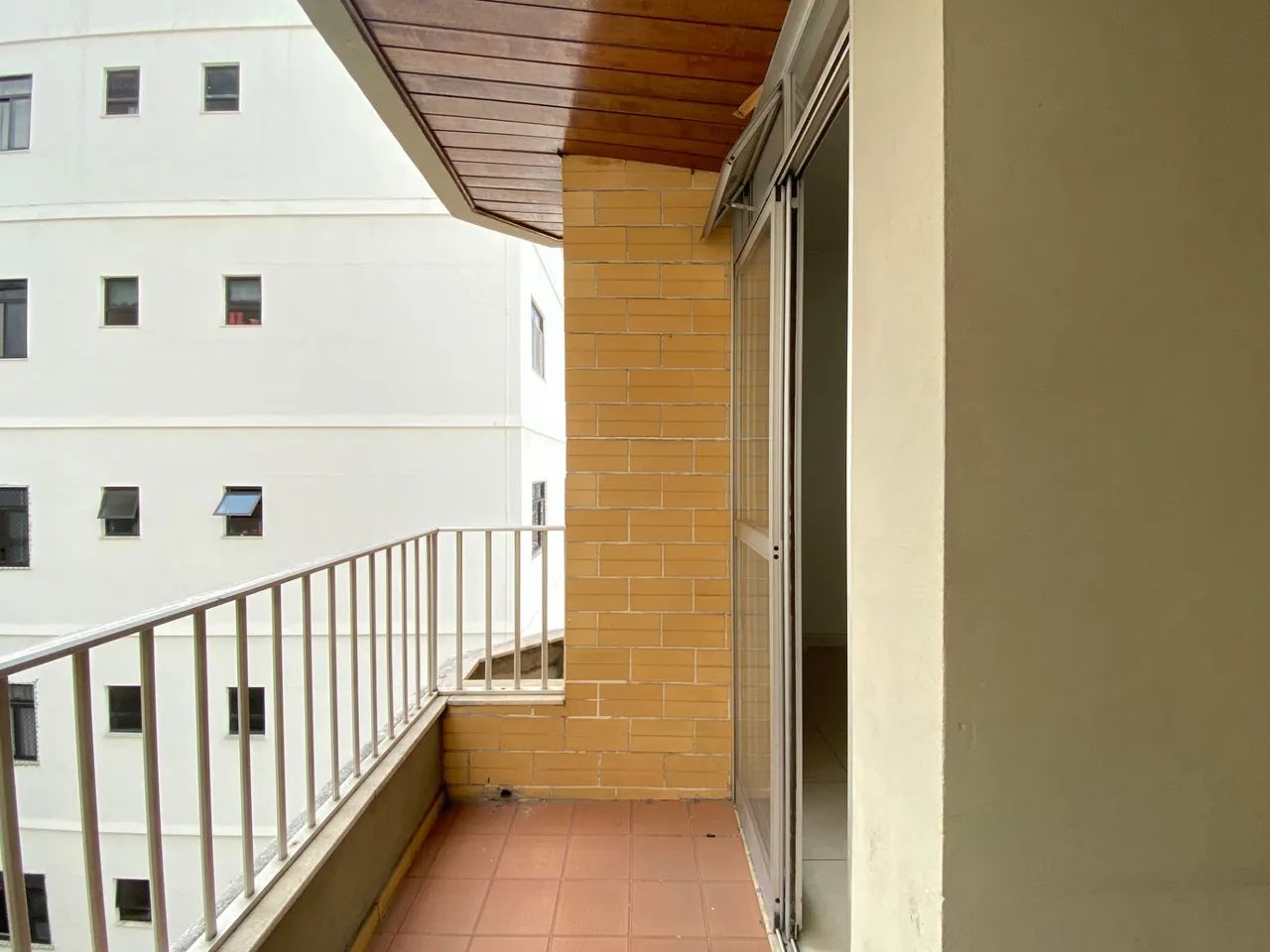Quarto e sala com varanda no Centro para locação - Foto 3