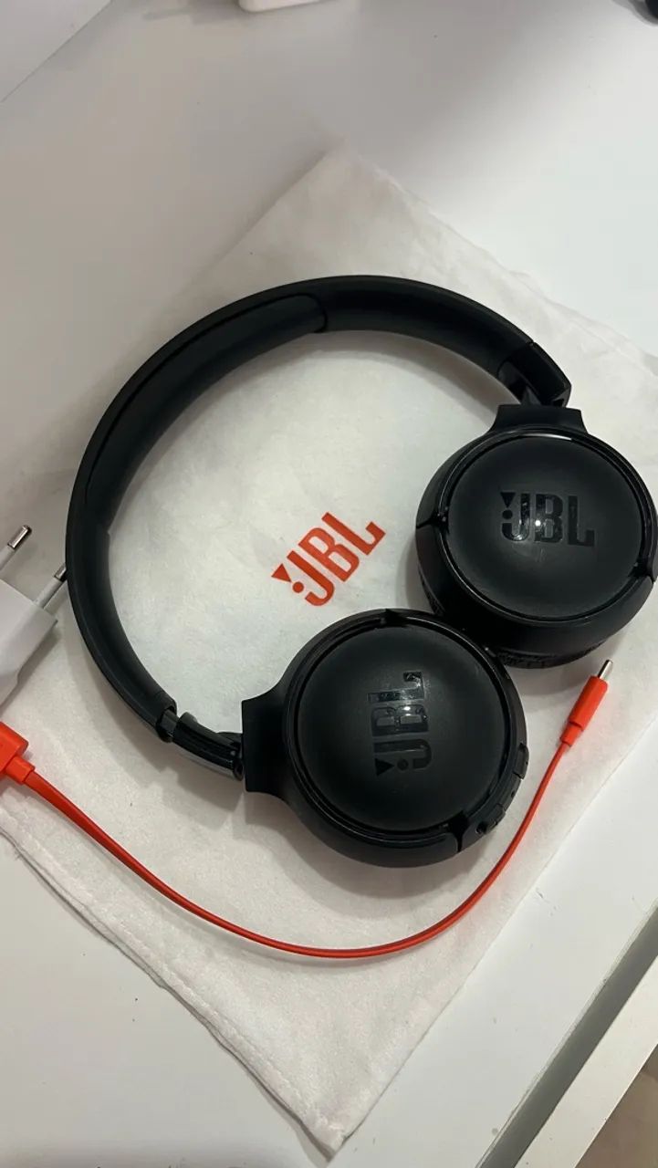 Fone JBL original (acompanha carregador e capa proteção)