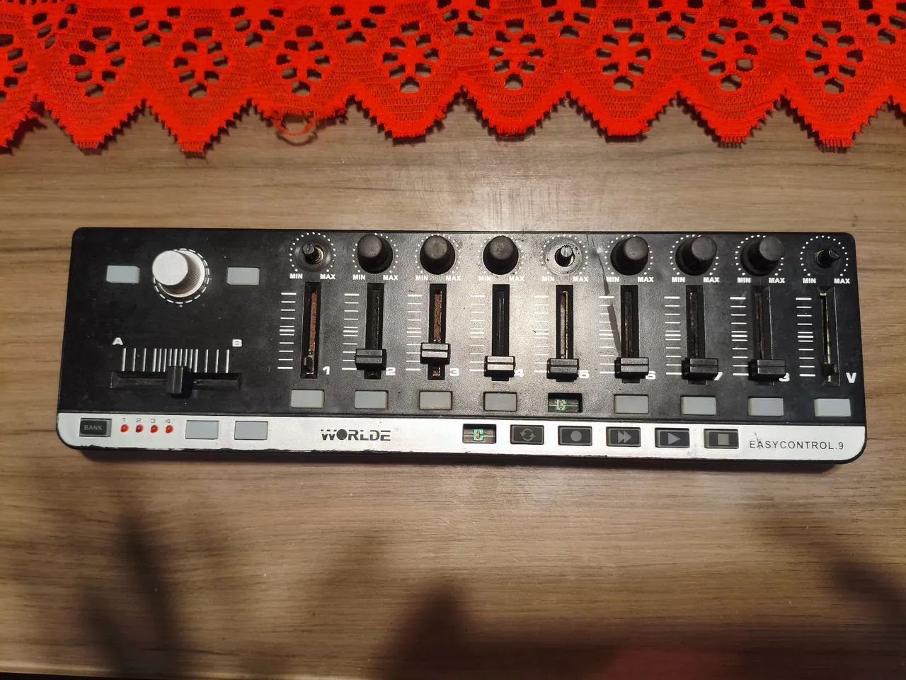 Controlador MIDI Worlde EasyControl.9