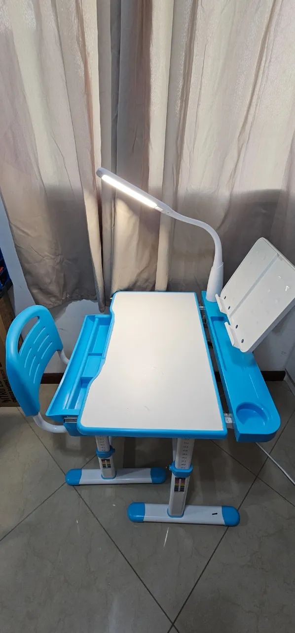Mesa cadeira infantil escolar, com porta tablet e luminária  - Foto 5