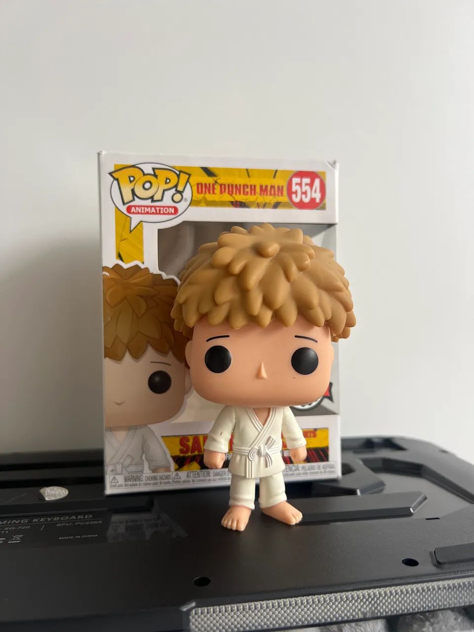 Funko pop Saitama at martial arts tournament #554 com caixa