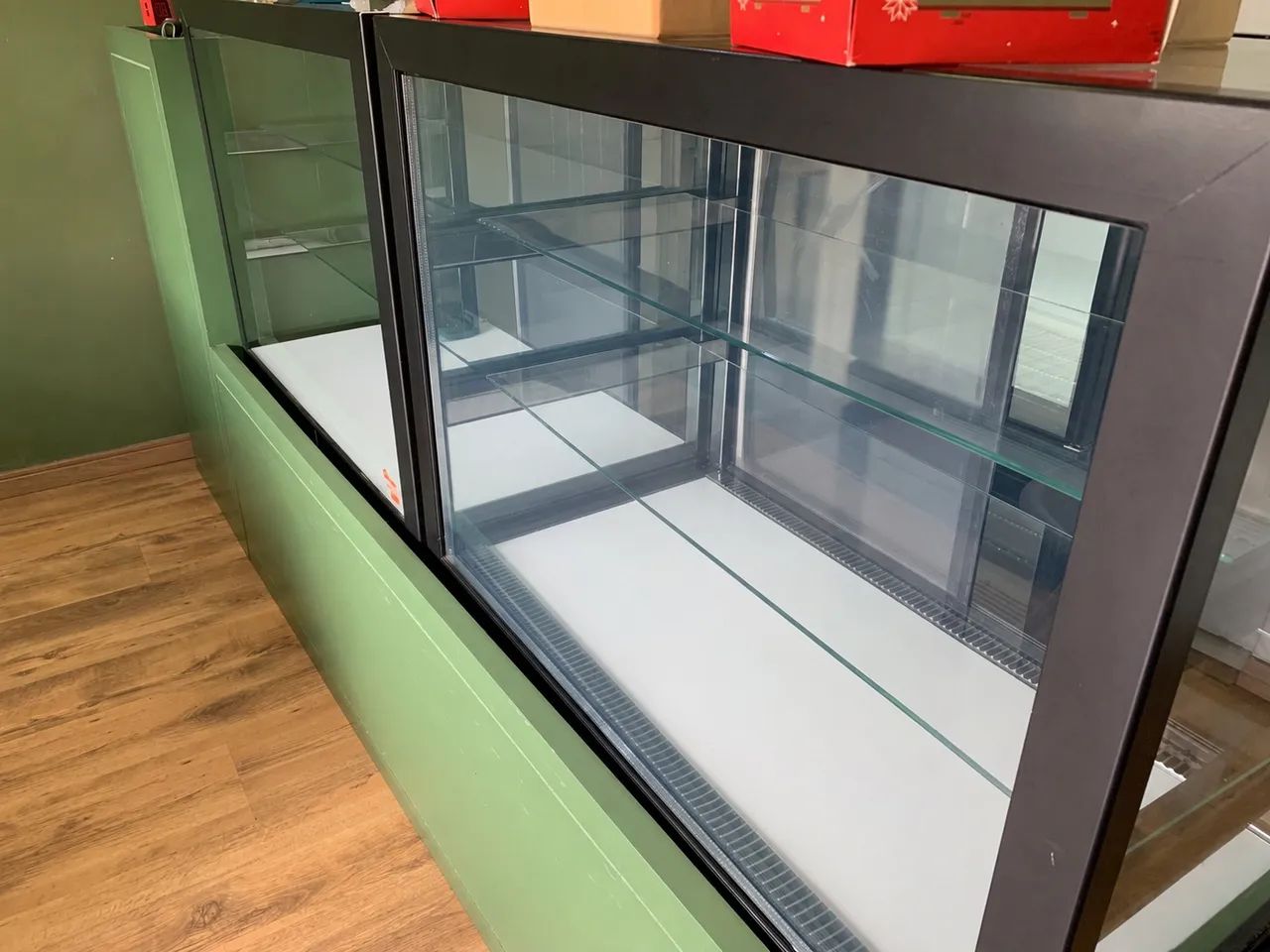 Freezer Vitrine Expositora Omega - Refrigerada e Neutra  - Foto 3