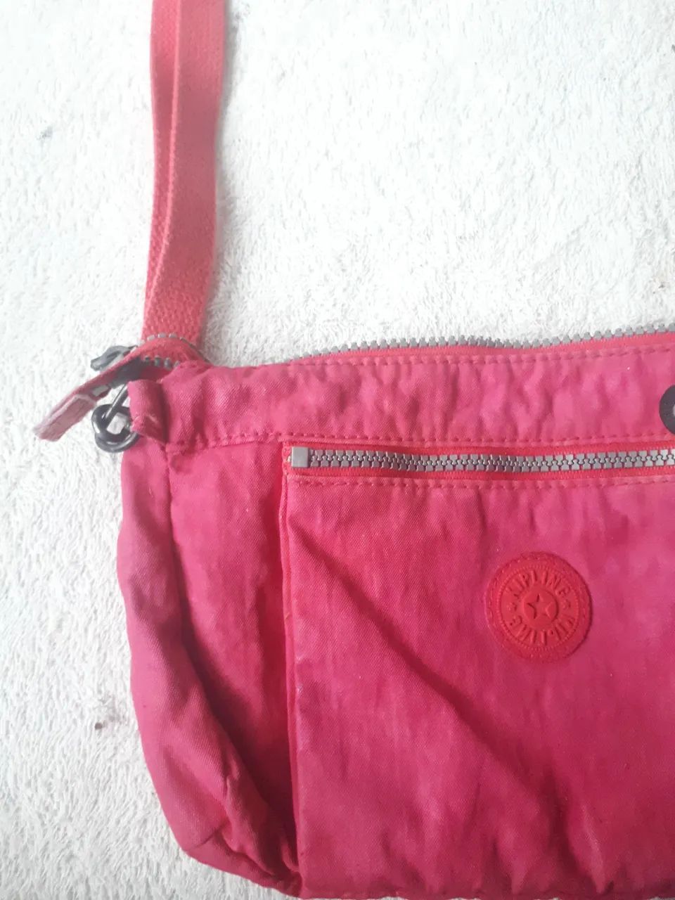 Bolsa Kipling de ombro rosa-choque em ótimas condições - Foto 4