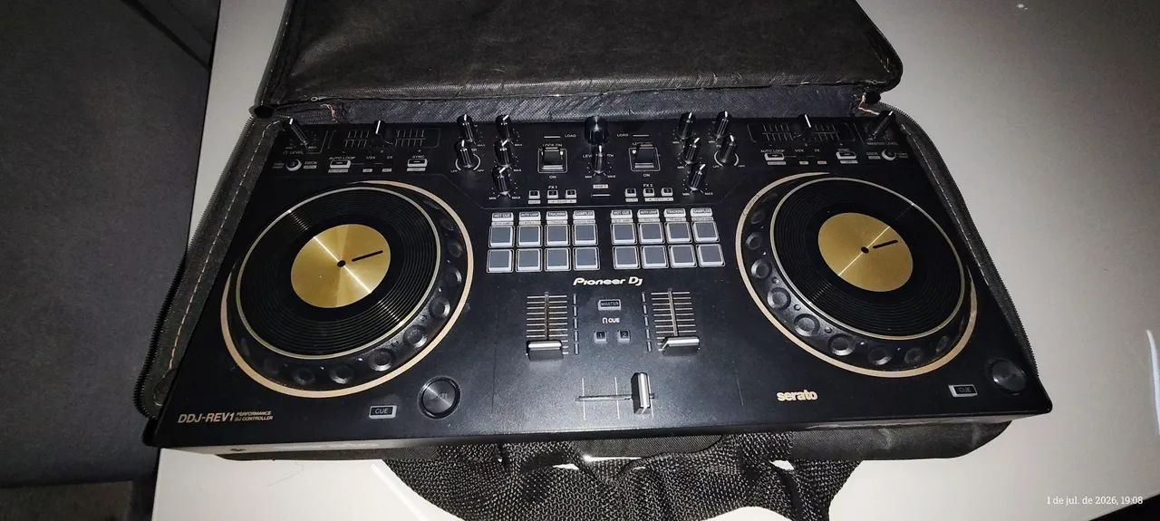 Vendo controladora Pioneer DDJ-REV1 DOURADA 