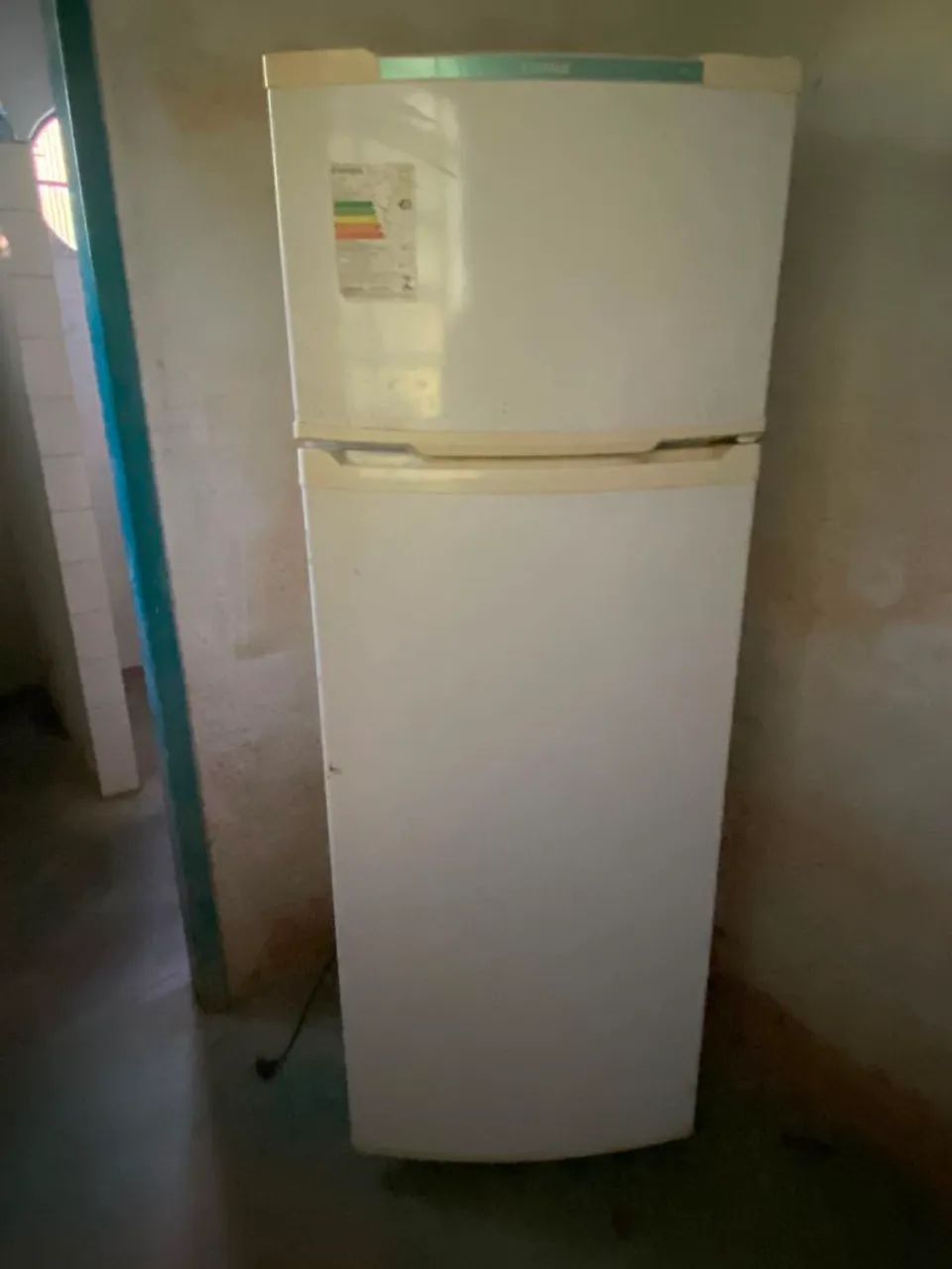 Vendo uma geladeira funcionando perfeitamente 