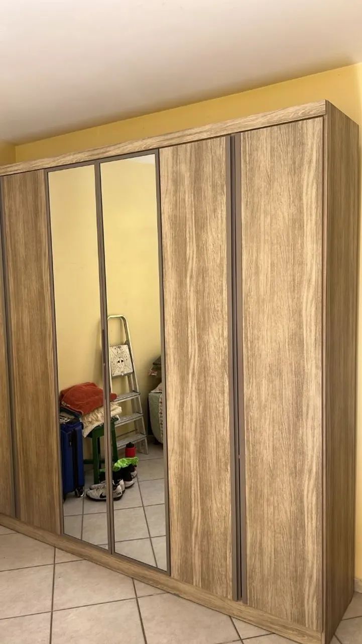 Guarda Roupa 6 portas EM PERFEITO ESTADO! - Foto 2