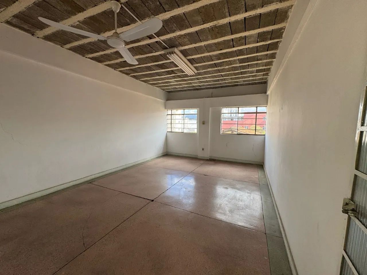Prédio com salas e casa, no Bairro Colégio Batista - Foto 4