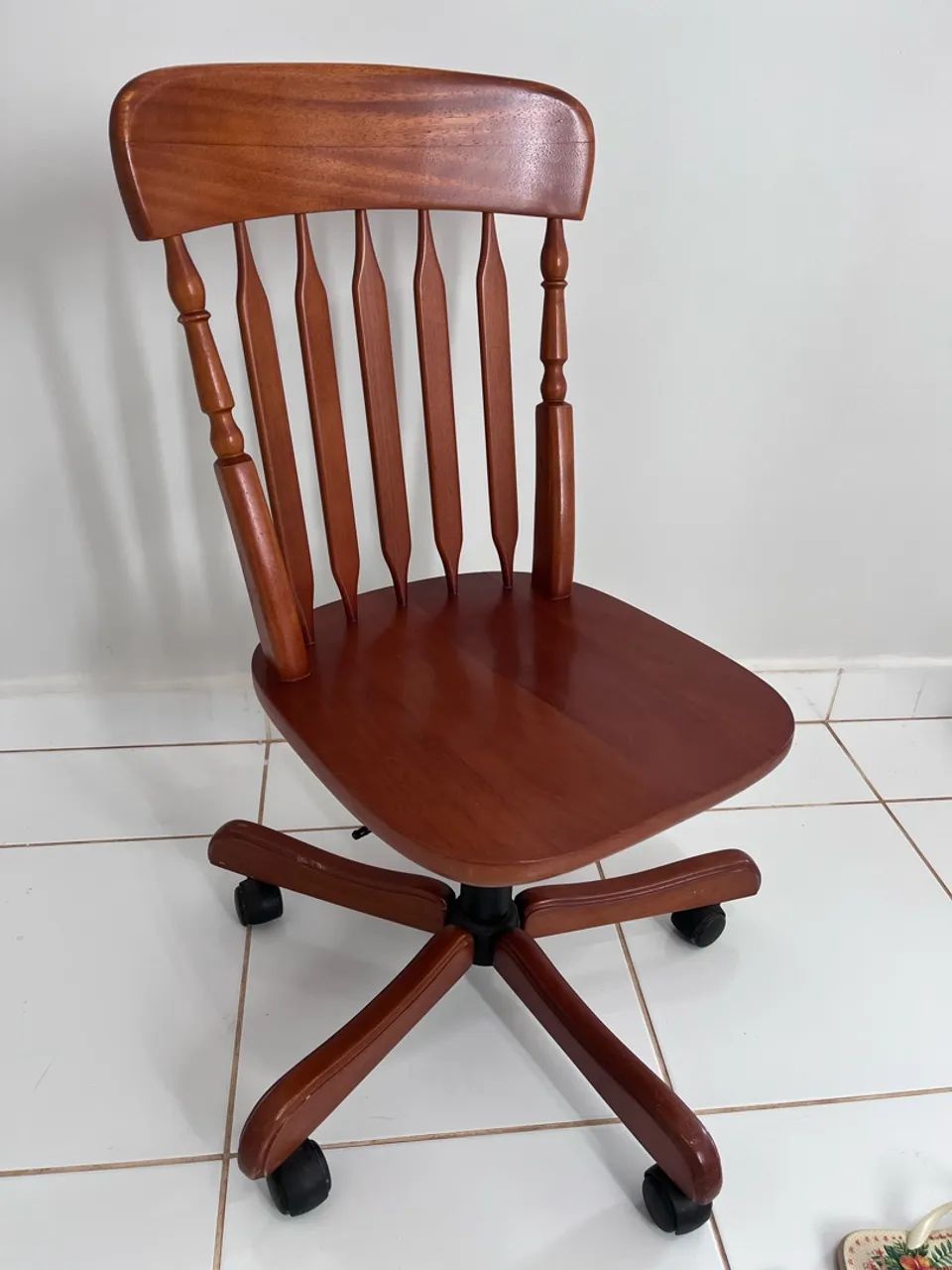 Vendo Cadeira de Madeira 