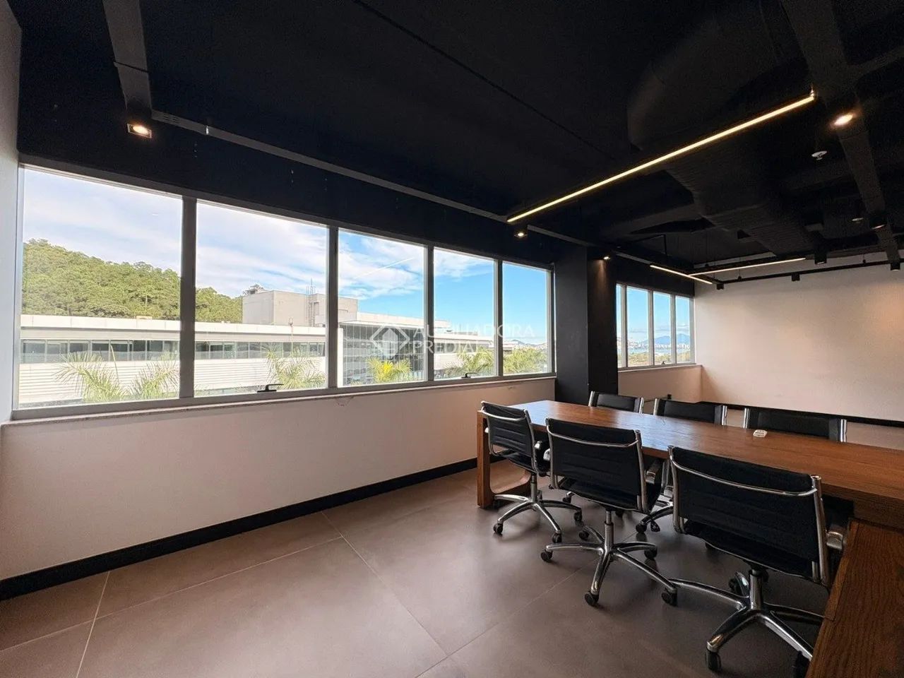 Sala Comercial Mobiliada no Square SC - Torre Jurerê B | 105,04 m² - Foto 2