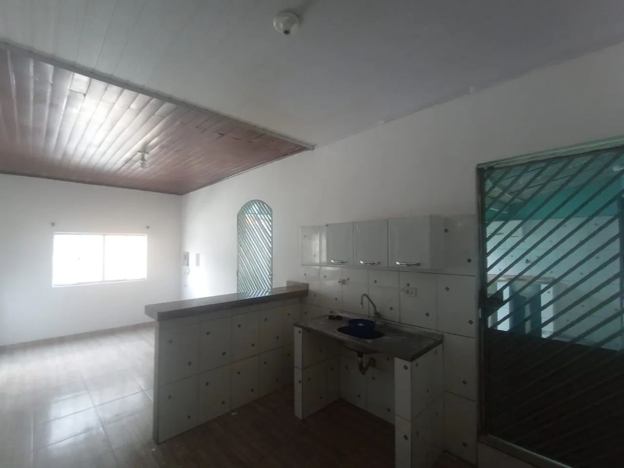 Alugo casa na Rua G - Foto 4