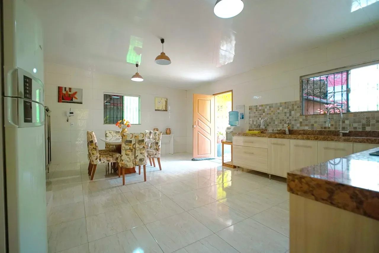 Casa térrea com 3 suítes e 6 vagas de garagem. - Foto 5