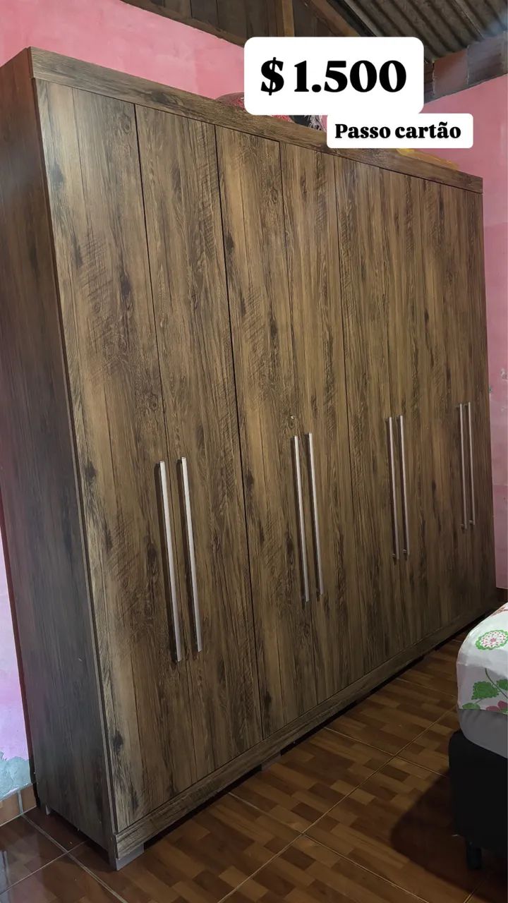 Guarda roupa semi novo 