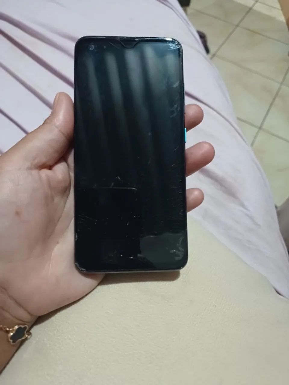 Celular Asus Zenfone 8 com tela quebrada.