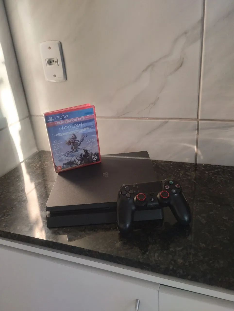 Vendo ps4 slim 1 terá