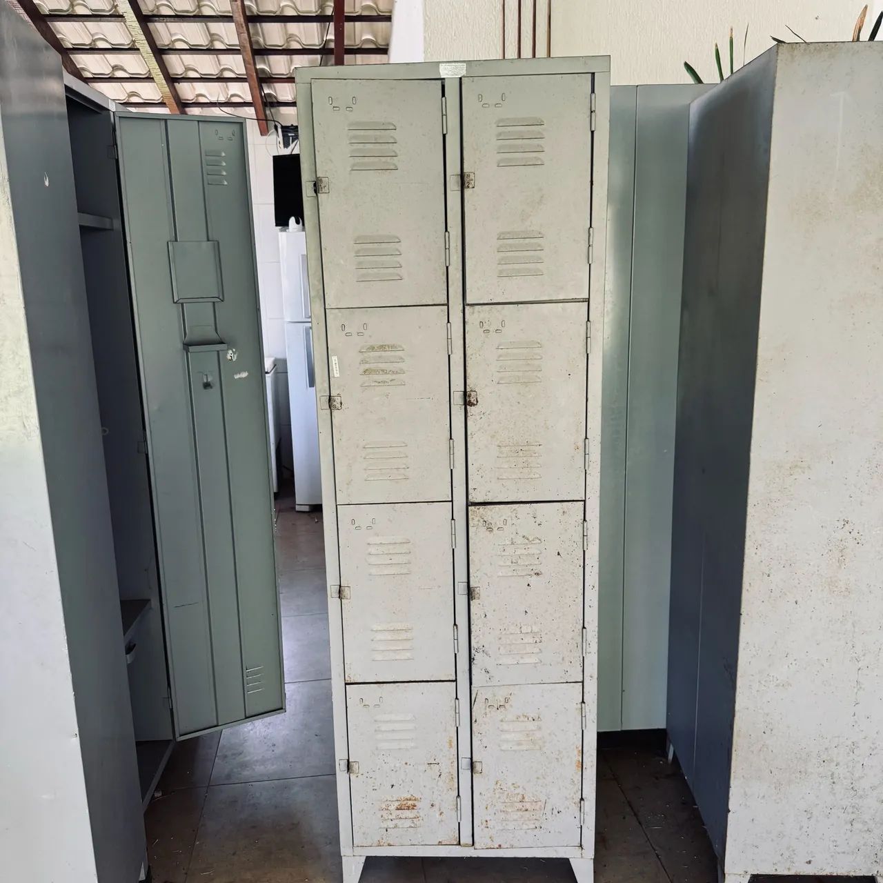 Armário de ferro 8 portas 