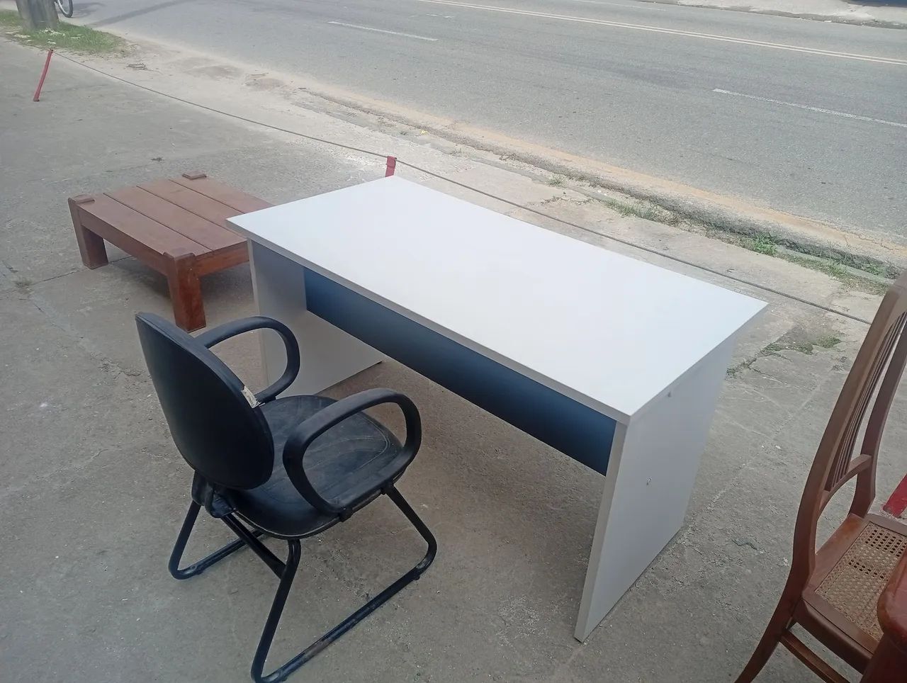 Balcão para escritório com cadeira 