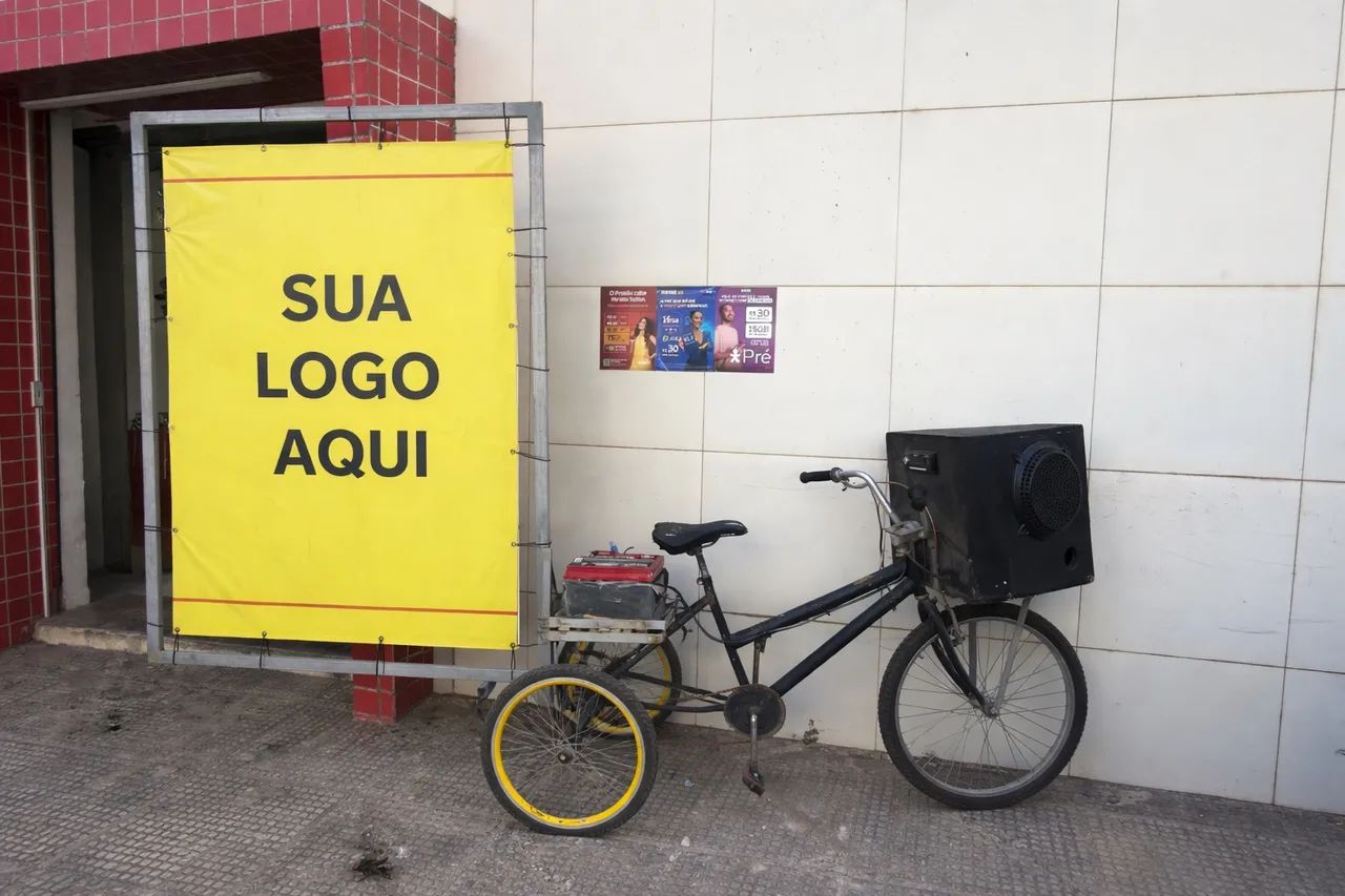 Triciclo de Propaganda com Banner e Caixa de Som