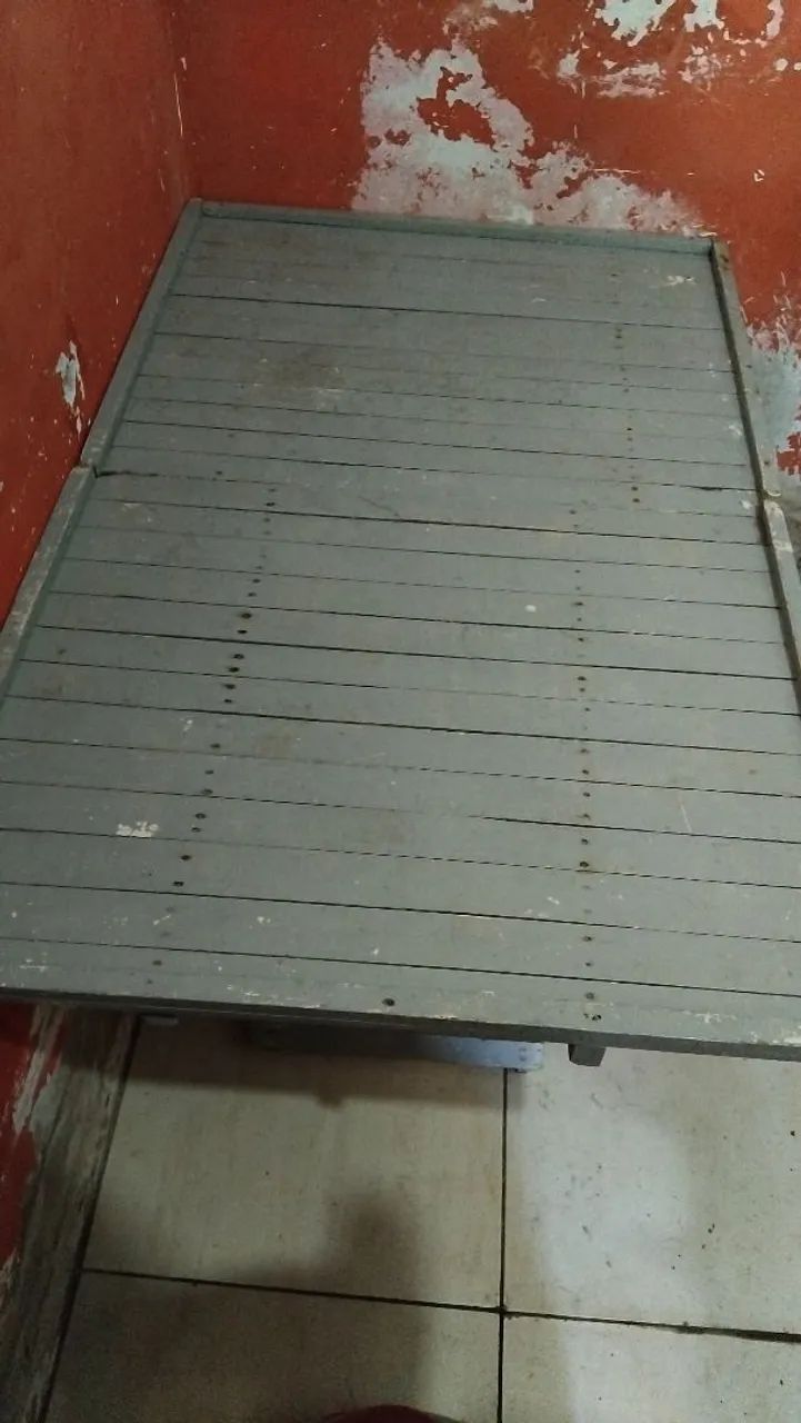 Mesa dobrável 112 de comprimento e70 de largura  - Foto 2