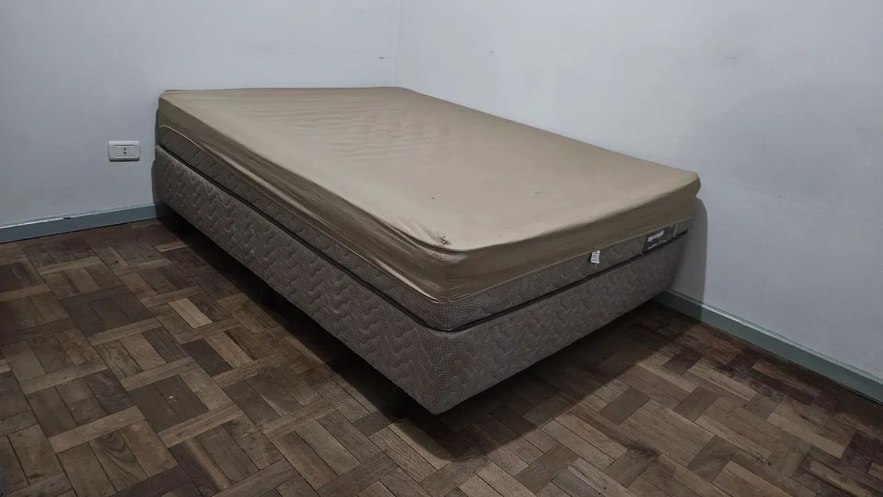 Cama de Casal Box - Usada - Colchão + Base + Pés