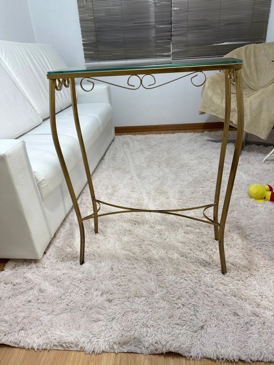 Aparador de ferro dourado 