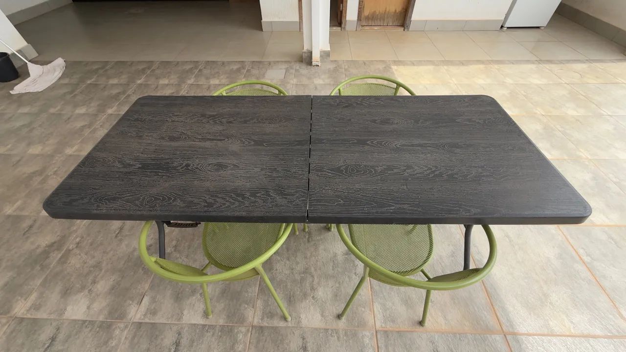 Mesa de plástico com cadeiras de metal - Foto 3