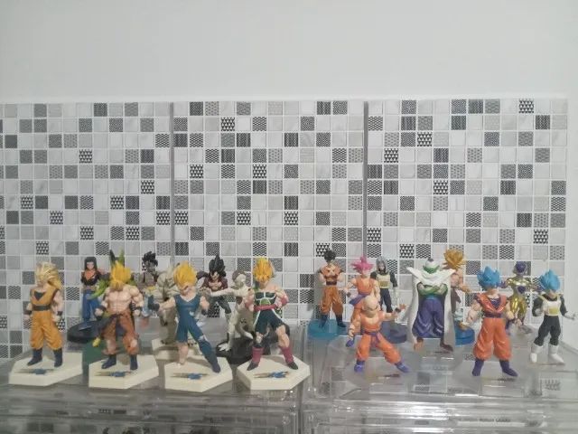 20 bonecos de Dragon ball com base