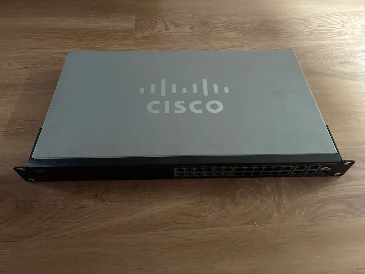 Switch Cisco SF300-24 gerenciável 