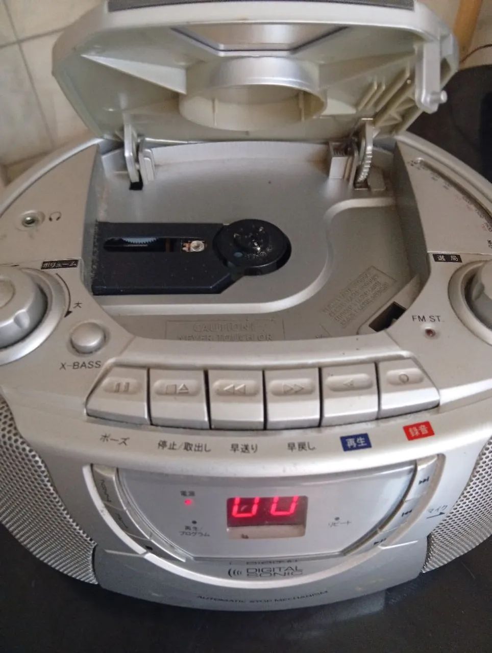 Rádio portátil não sei se funciona o cd  - Foto 2