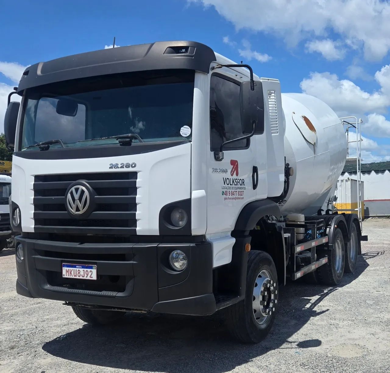 Caminhão betoneira 26280 vw