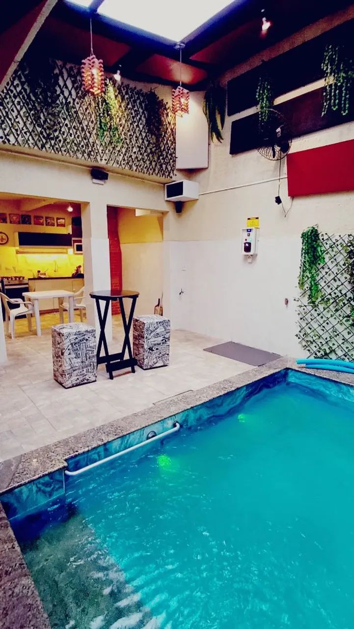 Piscina coberta / aquecida e lareira para casal