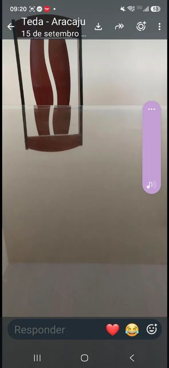 Vendo conjunto de mesa de madeira com tampo de vidro + 4 cadeiras - Foto 3