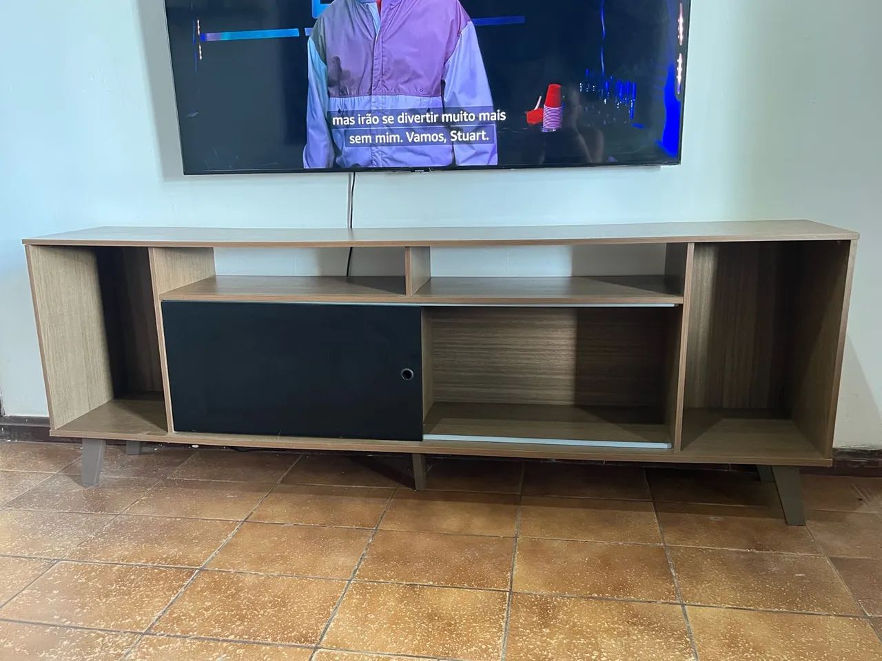 Rack para TV com porta de correr