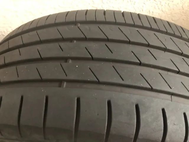 Vendo rodas com pneus aro 19 originais VW Taos - Foto 4