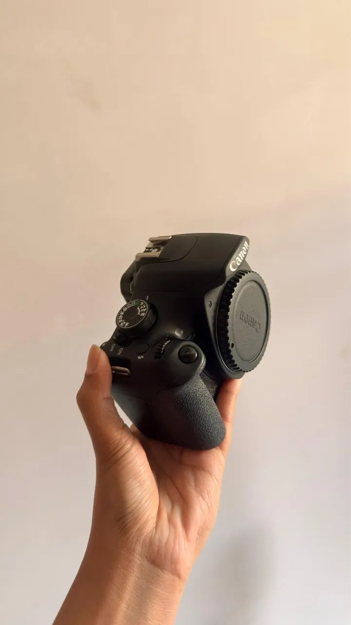 Câmera Cânon Rebel T5 + lente 18-55 + carregador - Foto 3