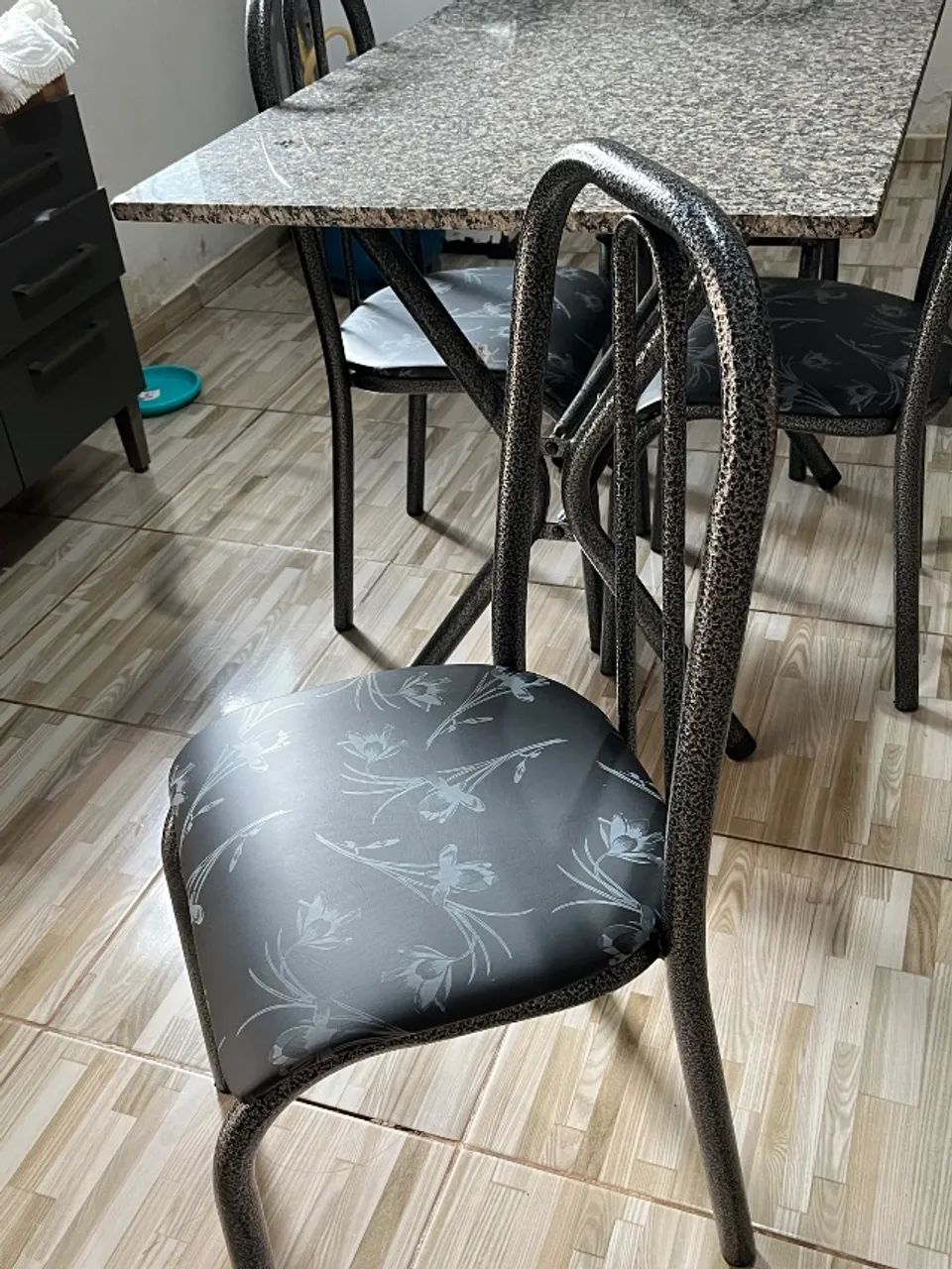 Mesa de jantar 4 cadeiras - Foto 2