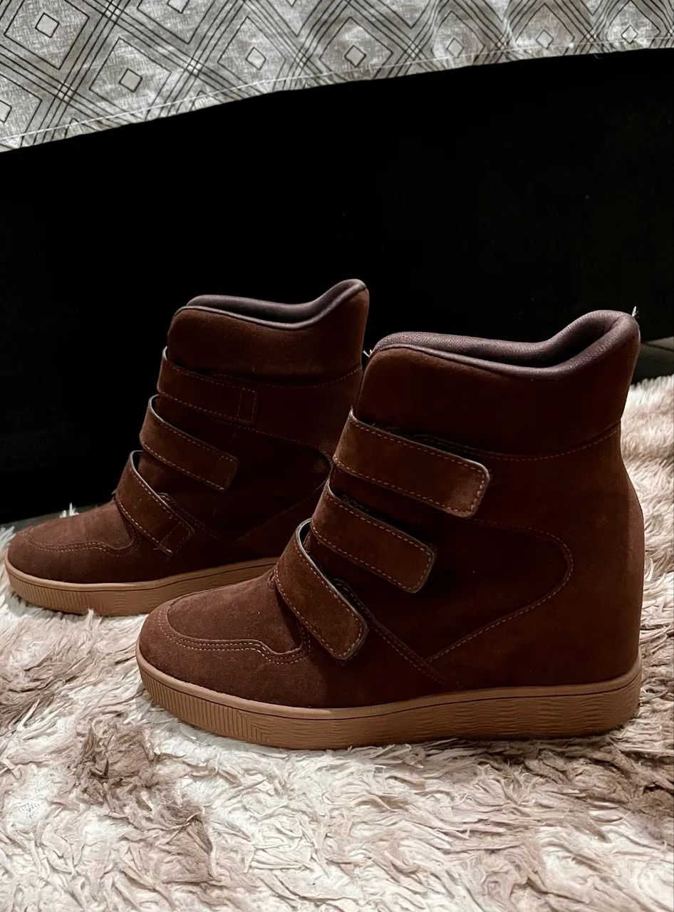 Tênis sneaker marrom