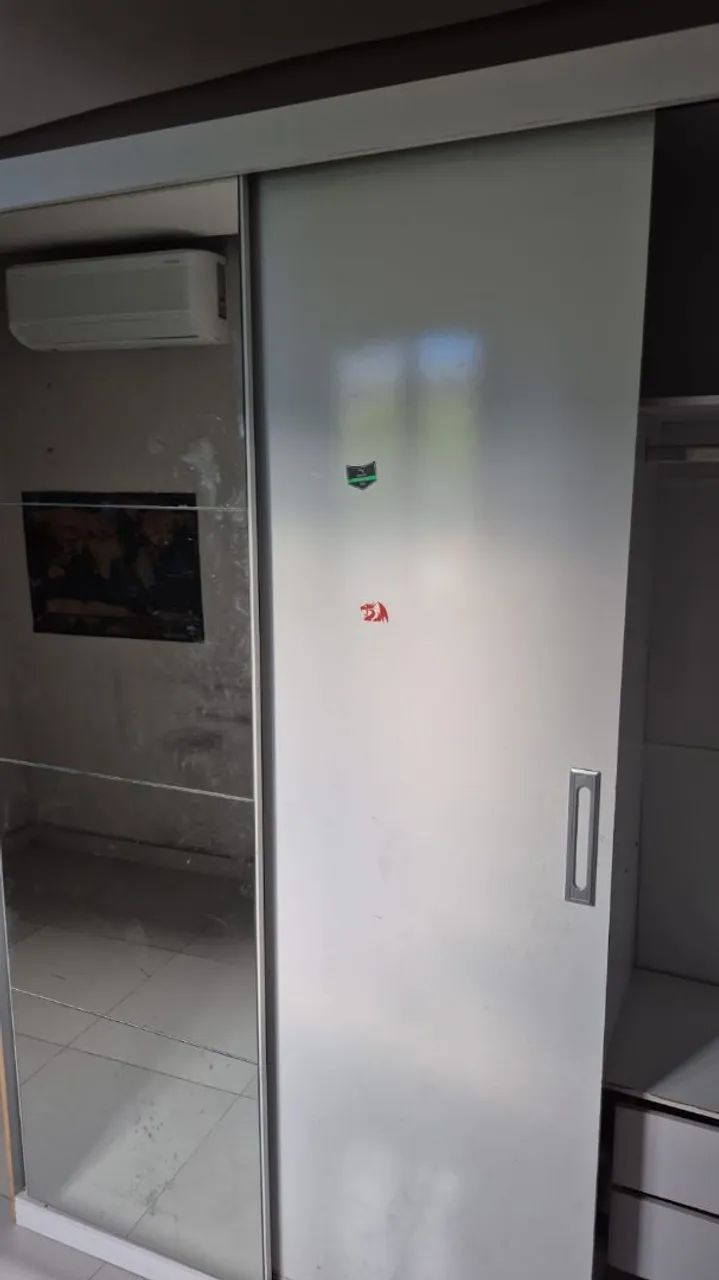 Guarda-roupa branco com espelho  - Foto 2