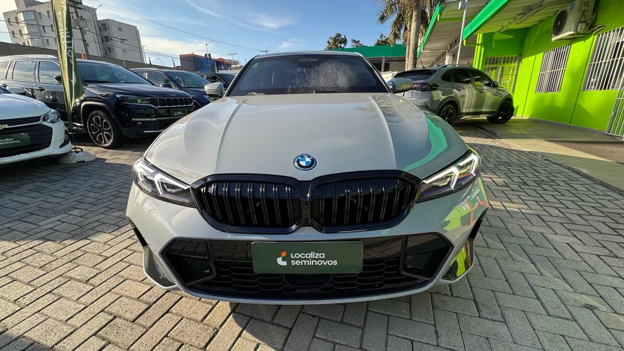 BMW 330E 2025