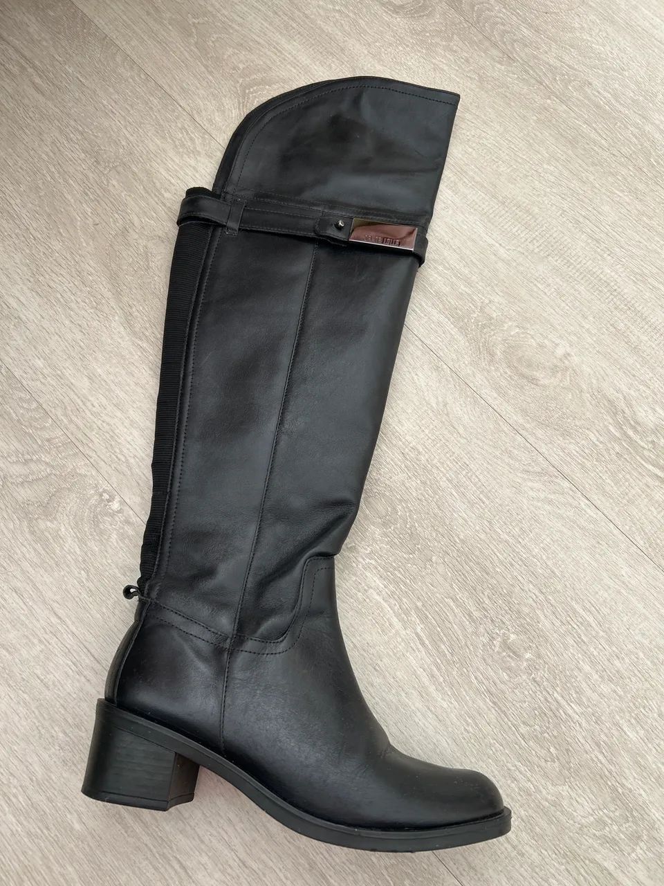 Bota Santa Lola