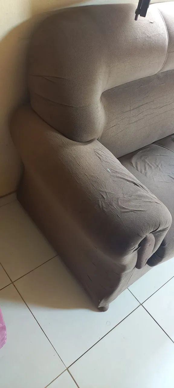 Sofa 3 lugares precisa de reformas  - Foto 3