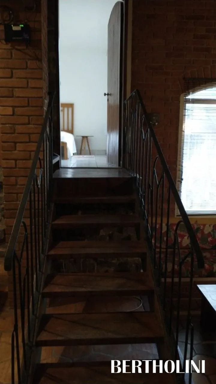 Casa com 7 quartos, a apenas 1,5 km do Centro e próximo das cachoeiras. - Foto 3