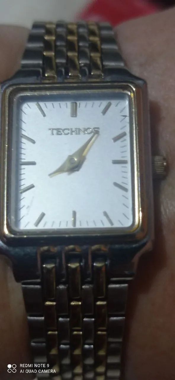 Mini relógio Technos na caixa 