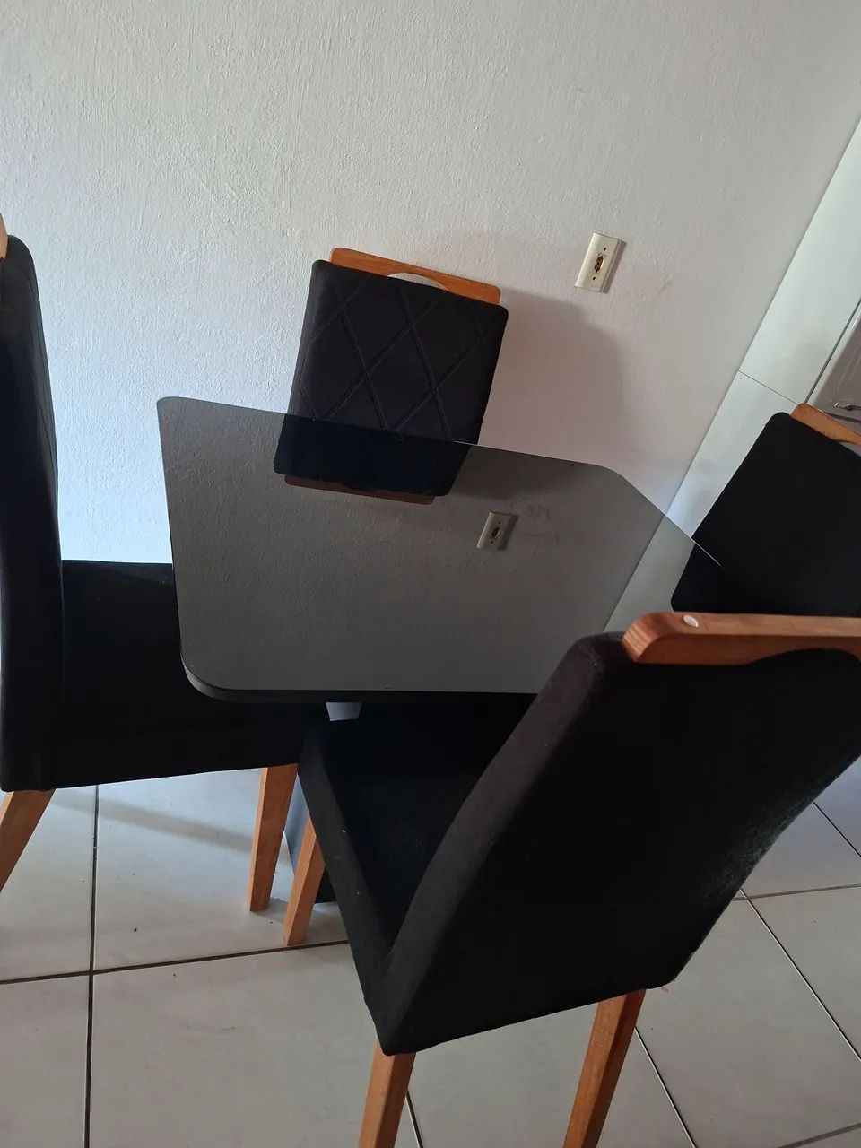 Mesa de vidro com 4 cadeiras - Foto 2